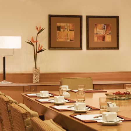 Hotel Trident Čennai Exteriér fotografie Meeting room at the Taj Bengal